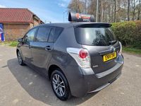 Usado Toyota Verso 132 HP (97 kW) 2014 Cinzento Monovolume