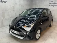 Second-hand Toyota Aygo X-play 72 CP (52 kW) 2019 Negru Hatchback