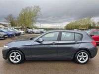 Begagnad BMW 116 Efficient Dynamics 2016 Grå Halvkombi