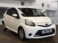 Używany Toyota Aygo Style 68 KM (50 kW) 2013 Biały Hatchback