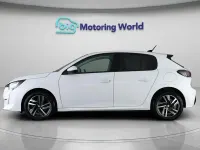 Gebraucht Peugeot 208 Allure 100 PS (73 kW) 2021 Weiß Kleinwagen