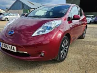 Gebraucht Nissan Leaf Tekna 80 kW (109 PS) 2015 Rot Kleinwagen