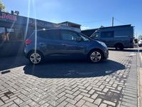 Used Kia Venga 123 HP (90 kW) 2015 Blue Hatchback
