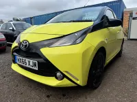 Usado Toyota Aygo X-cite 68 CV (50 kW) 2016 Amarillo Utilitario
