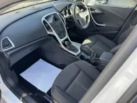 Używany Vauxhall Astra SRi 136 KM (100 kW) 2014 Biały Hatchback
