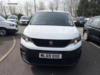 Begagnad Peugeot Partner 100 HK (73 kW) 2019 Vit Minibuss