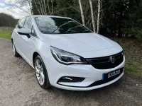 Used Vauxhall Astra SRi 105 HP (77 kW) 2017 White Hatchback