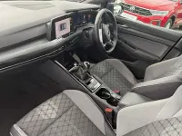 Second-hand VW Golf VIII R-line 150 CP (110 kW) 2022 Negru Hatchback