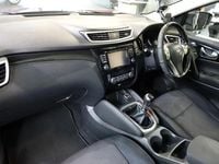 Used Nissan Qashqai N-TEC 115 HP (84 kW) 2015 Red SUV