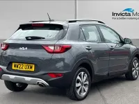 Usado Kia Stonic 99 CV (72 kW) 2022 Gris SUV