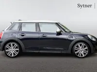 Usado Mini Cooper Exclusive 134 HP (98 kW) 2023 Preto Citadino