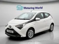 Used Toyota Aygo X-play 72 HP (52 kW) 2019 White Hatchback