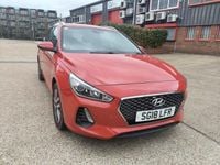 Used Hyundai i30 SE 120 HP (88 kW) 2018 Red Estate