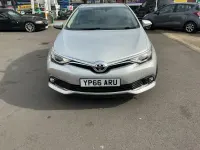Usado Toyota Auris 116 HP (85 kW) 2016 Prateado Citadino