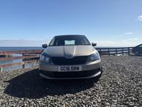 Usado Skoda Fabia 60 HP (44 kW) 2016 Bege Citadino