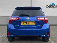 Used Toyota Yaris Hybrid 100 HP (73 kW) 2017 Blue metallic Hatchback
