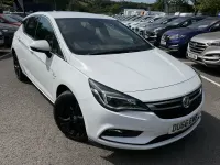 Used Vauxhall Astra SRi 150 HP (110 kW) 2016 White Hatchback