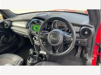 Używany Mini Cooper 136 KM (100 kW) 2018 Czerwony Hatchback