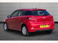 Usado Hyundai i20 SE 84 CV (61 kW) 2018 Rojo Utilitario