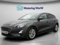 Begagnad Ford Focus Titanium 120 HK (88 kW) 2021 Grå Halvkombi