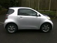 Used Toyota iQ 68 HP (50 kW) 2009 Silver Hatchback