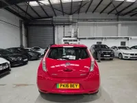 Begagnad Nissan Leaf Acenta 80 kW (109 HK) 2016 Röd Halvkombi