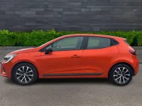 Used Renault Clio Evolution 140 HP (102 kW) 2023 Orange Hatchback