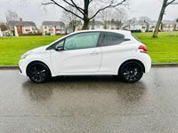 Used Peugeot 208 80 HP (58 kW) 2017 White Hatchback