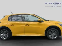Used Peugeot e-208 Allure Premium 98 kW (134 HP) 2021 Yellow Hatchback