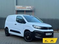 Used Vauxhall Combo S 100 HP (73 kW) 2024 White MPV