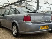 Used Vauxhall Vectra 138 HP (101 kW) 2006 Silver Hatchback