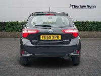 Second-hand Toyota Yaris Hybrid 101 CP (74 kW) 2019 Negru Hatchback