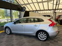 Begagnad Volvo V40 SE Lux 190 HK (139 kW) 2016 Silver Halvkombi