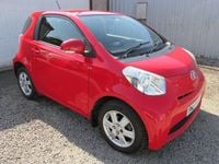 Used Toyota iQ 68 HP (50 kW) 2009 Red Hatchback