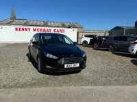 Usado Ford Focus Zetec 125 CV (91 kW) 2017 Negro Utilitario