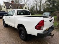 Used Toyota HiLux Active 150 HP (110 kW) 2020 White Pickup