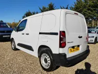 Second-hand Citroën Berlingo 100 CP (73 kW) 2023 Alb Monovolum