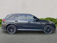 Usado Mercedes GLC300e Urban 2025 Gris Familiar