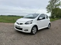 Used Toyota Aygo 68 HP (50 kW) 2011 White Hatchback