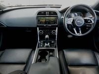 Usado Jaguar XE R-Dynamic 250 HP (183 kW) 2020 Cinzento Sedan