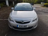 Gebraucht Vauxhall Astra 140 PS (102 kW) 2011 Silber Kleinwagen