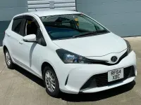 Used Toyota Yaris 99 HP (72 kW) 2014 White Hatchback