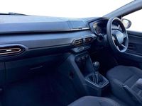 Second-hand Dacia Sandero Essentiel 90 CP (66 kW) 2023 Alb SUV