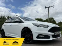 Used Ford Focus ST 250 HP (183 kW) 2015 White Hatchback