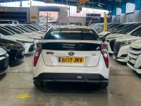 Used Toyota Prius 140 HP (102 kW) 2026 White Hatchback