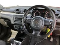 Usado Suzuki Swift SZ3 111 HP (81 kW) 2018 Vermelho Citadino