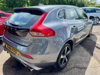 Usado Volvo V40 R-Design 150 HP (110 kW) 2016 Cinzento Citadino