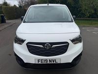 Second-hand Vauxhall Combo Edition 100 CP (73 kW) 2019 Alb Monovolum