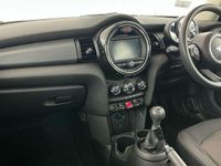 Used Mini Cooper Classic 134 HP (98 kW) 2020 White Hatchback