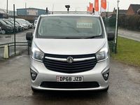 Usado Vauxhall Vivaro Sportive 120 HP (88 kW) 2018 Prateado Monovolume